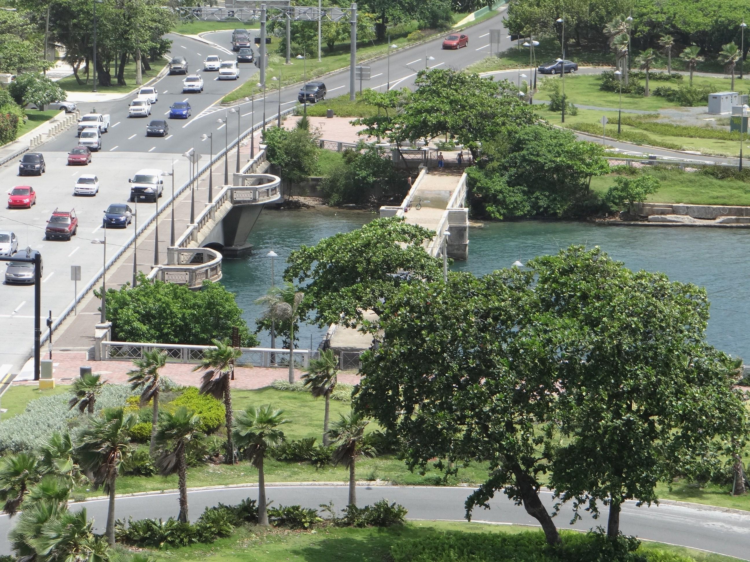 Vista desde la azotea del Edificio del Departamento de Justicia - San Juan (Miramar) - 2013 00032